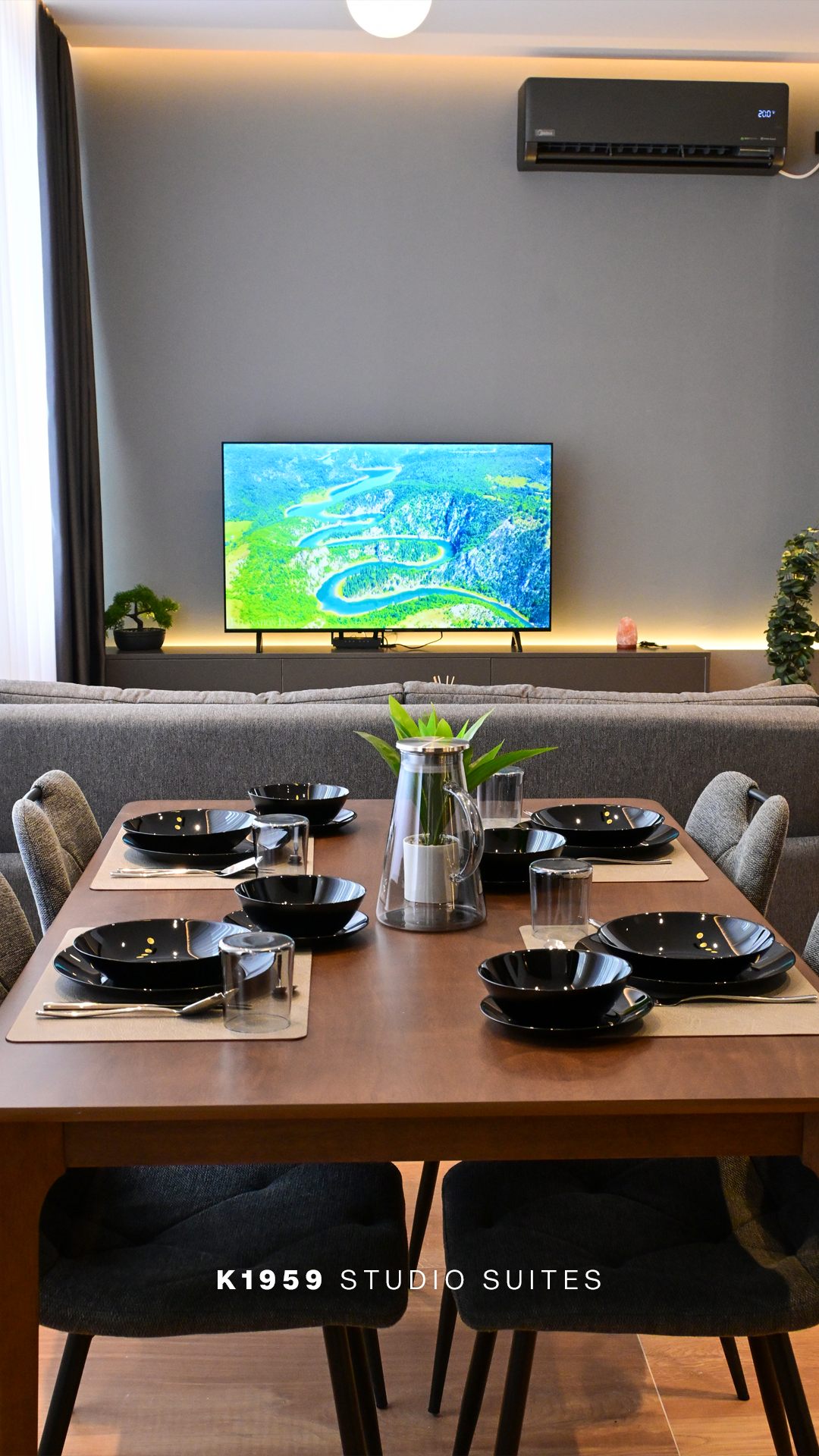 Suite 01 Showcase 1